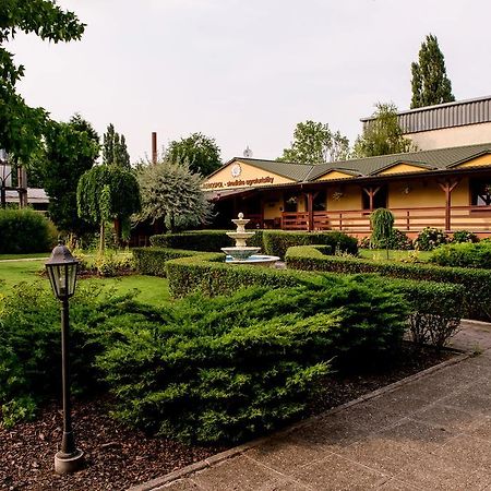 Hotel Slnecny Dvor ミハロフツェ エクステリア 写真