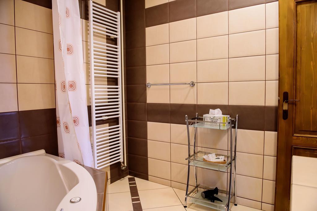 Hotel Slnecny Dvor ミハロフツェ エクステリア 写真