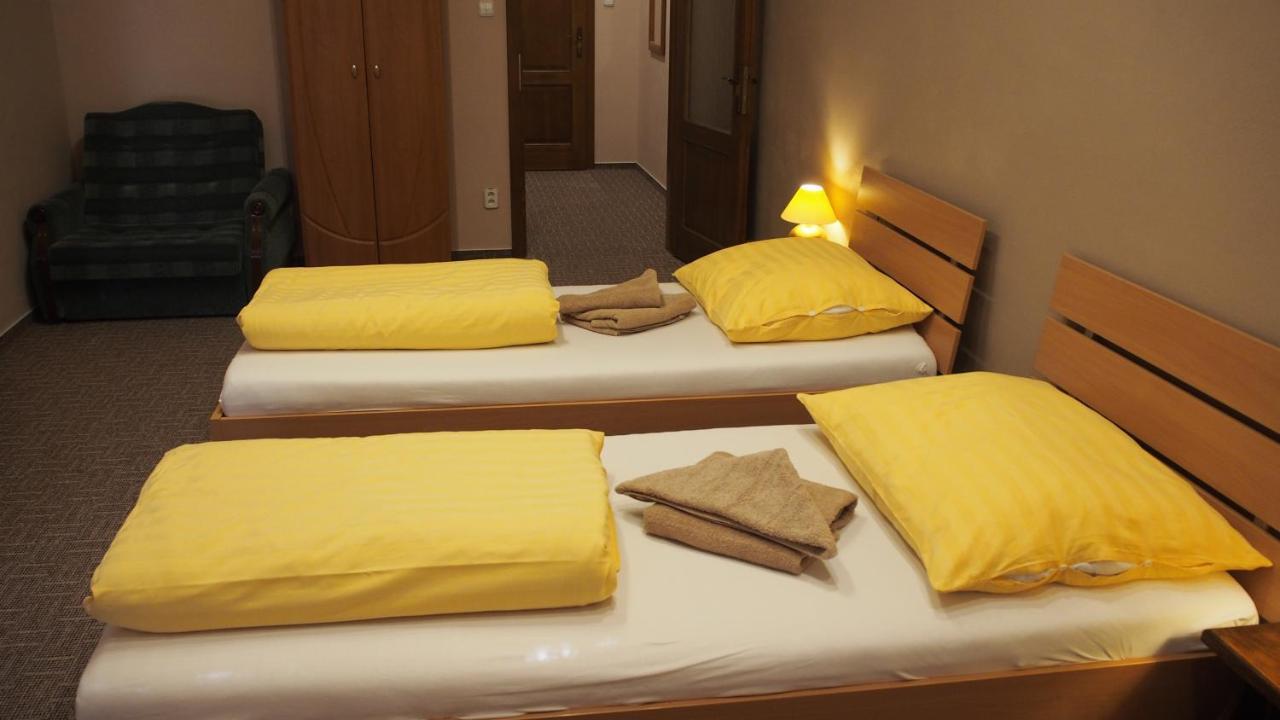 Hotel Slnecny Dvor ミハロフツェ エクステリア 写真