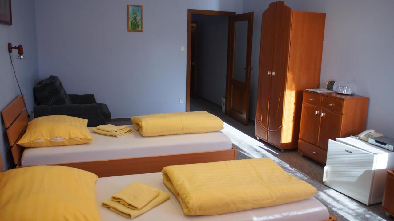 Hotel Slnecny Dvor ミハロフツェ エクステリア 写真