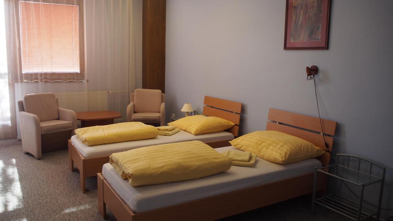 Hotel Slnecny Dvor ミハロフツェ エクステリア 写真