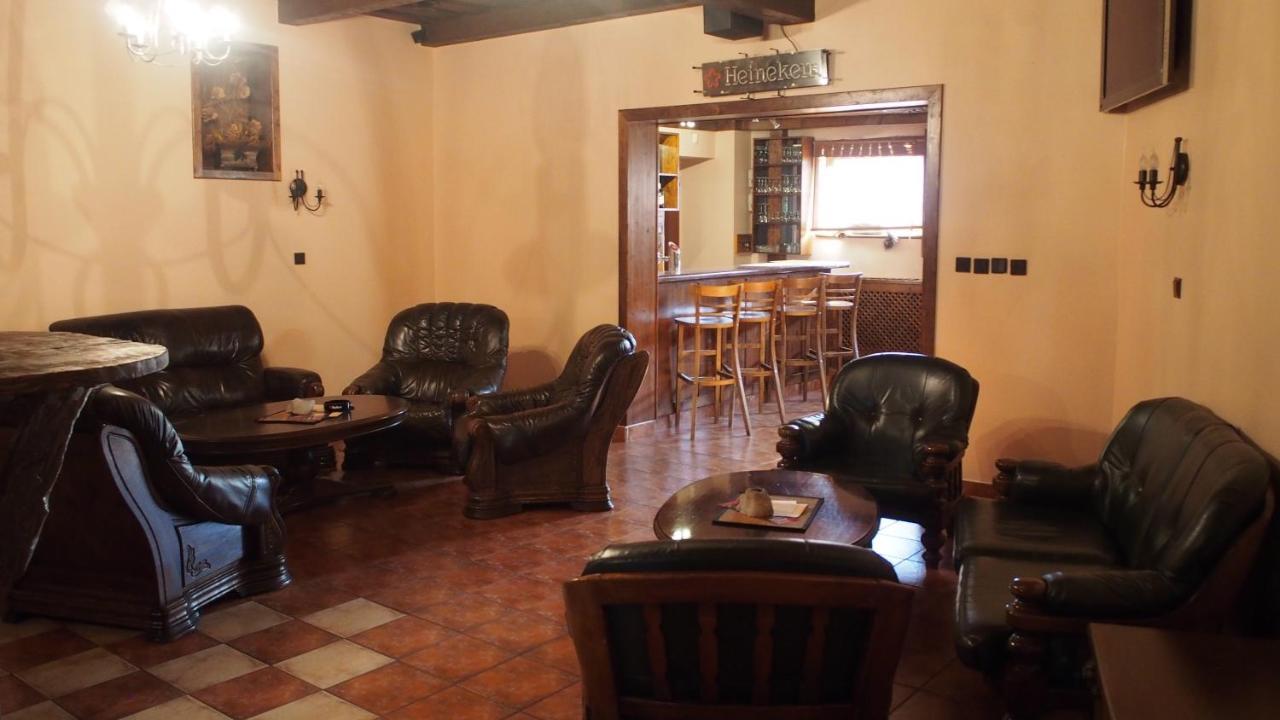 Hotel Slnecny Dvor ミハロフツェ エクステリア 写真