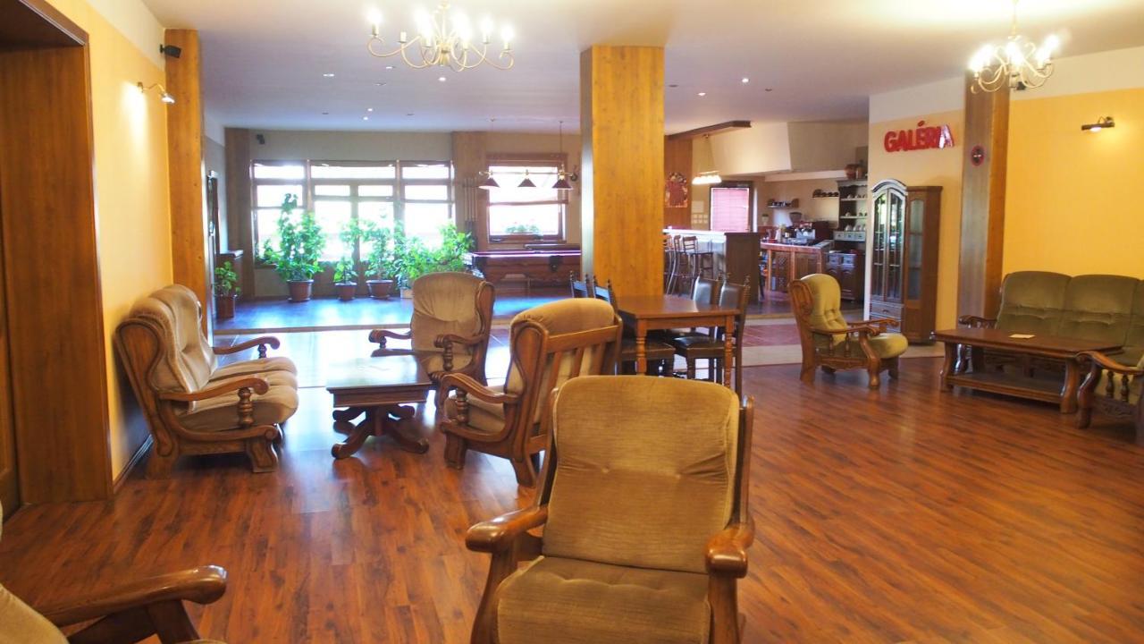 Hotel Slnecny Dvor ミハロフツェ エクステリア 写真