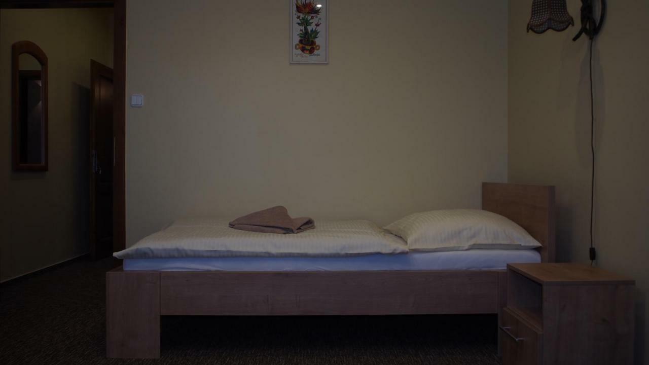 Hotel Slnecny Dvor ミハロフツェ エクステリア 写真